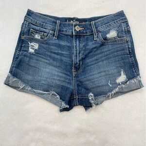 Hollister high rise short shorts, lightly distressed, fringe hem Sz 3, waist 26 